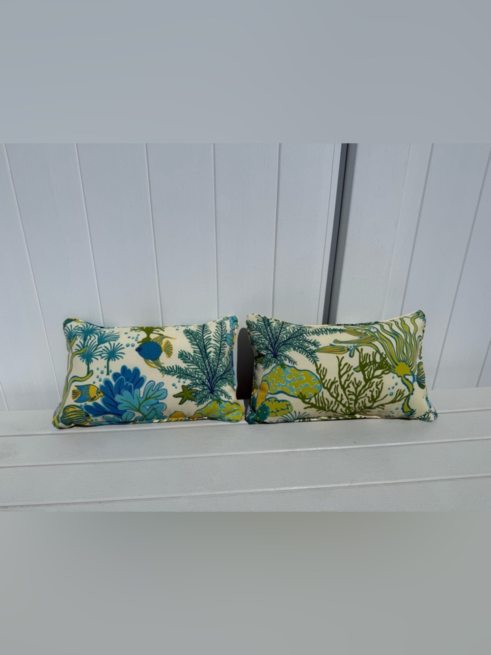 Pillow Perfect Indoor/Outdoor set of 8 cusions/pillows - Picture 8 of 10